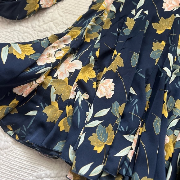 Lulus Navy Floral Pleated Dress Size Medium - Picture 2 of 5